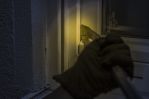 Xanten  - In der Zeit zwischen Montag, 18 Uhr, und Dienstag, 7 Uhr, verübten Unbekannte einen Diebstahl aus einem Rohbau an der Straße Am Rheintor. Aus einem Zimmer des Erdgeschosses entwendeten sie einen Toilettenkasten, Kunststoffrohre und ...
